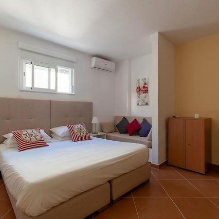 Manta Guest - Bed & Breakfast Manta Rota Exterior photo